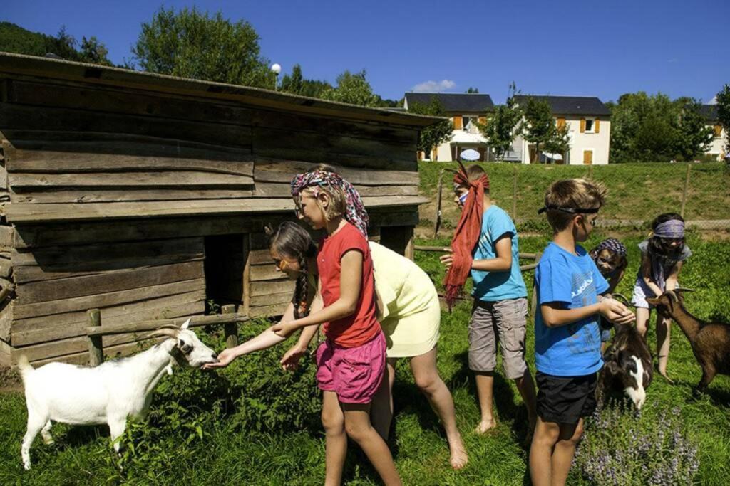Au 11 T3 Duplex, Village Vacances, Piscines, Parking Saint-Geniez-dʼOlt Eksteriør bilde